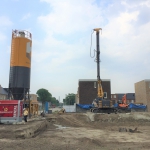 Productie CSM-wand strak langs de rooilijn van een nieuwbouw blok, Piushaven te Tilburg