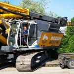 Precisiewerk bij het lossen van de Bauer machine