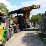 Precisiewerk bij het lossen van de Bauer machine