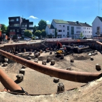 Uitgraven boouwkuip met stempelraam en funderingspalen