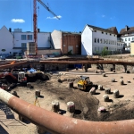 Uitgraven boouwkuip met stempelraam en funderingspalen