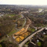 Ontgraven van de gesloten bouwkuip van CSM-wanden een stempelraam en onderwater beton