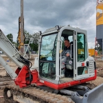 Aanvoer en opbouw BodemBouw machine en materieel