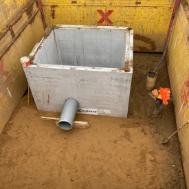 Positioning a sewage pit inside a BodemBoX cofferdam